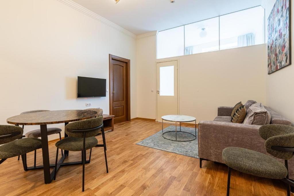 Old Town Square Apartment *
