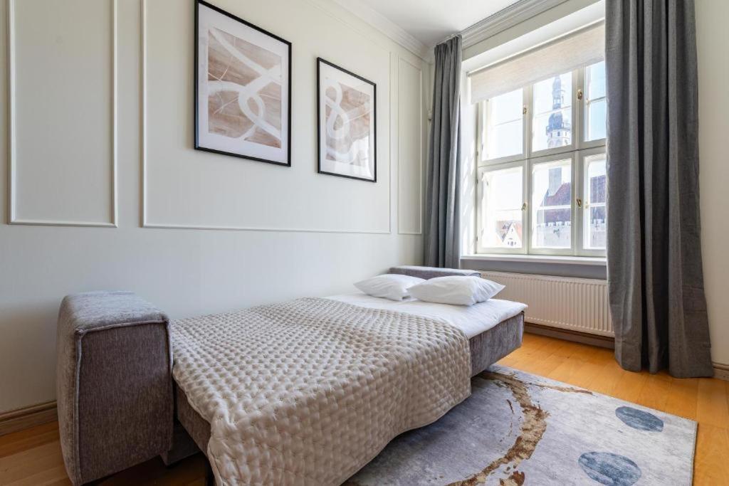 Old Town Square Apartment *