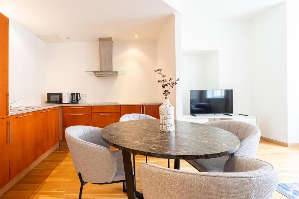 Old Town Square Apartment *