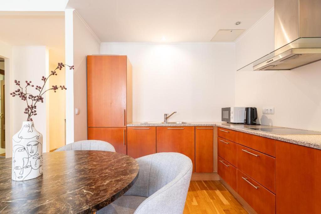 Old Town Square Apartment *