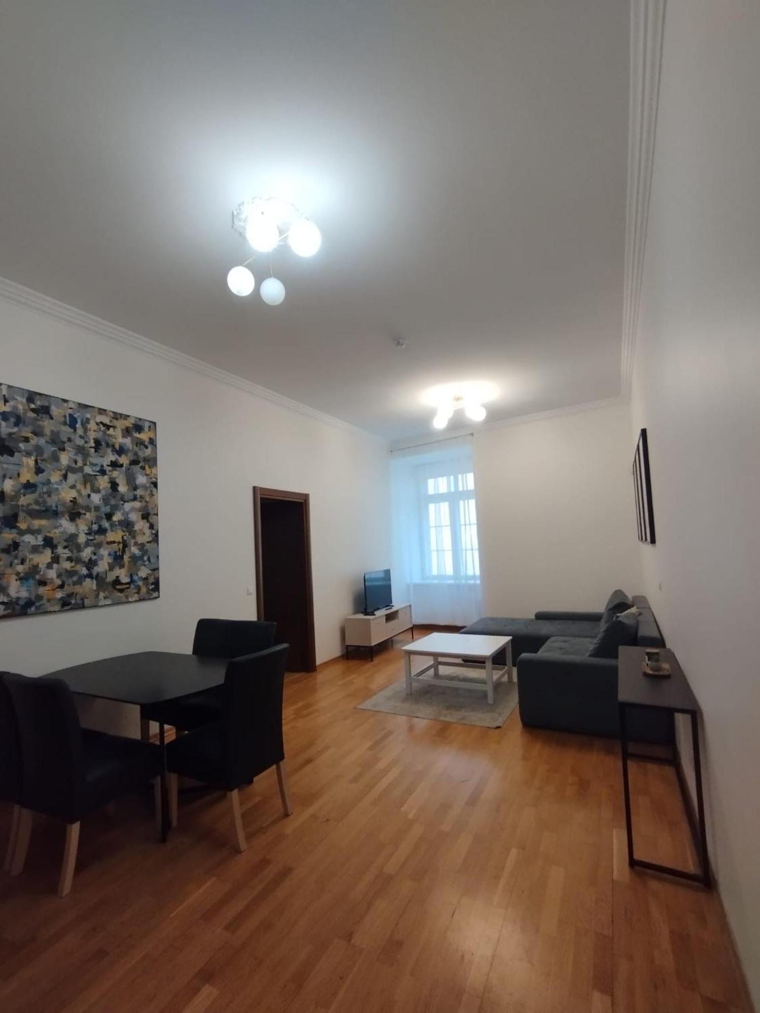 Old Town Square Apartment *